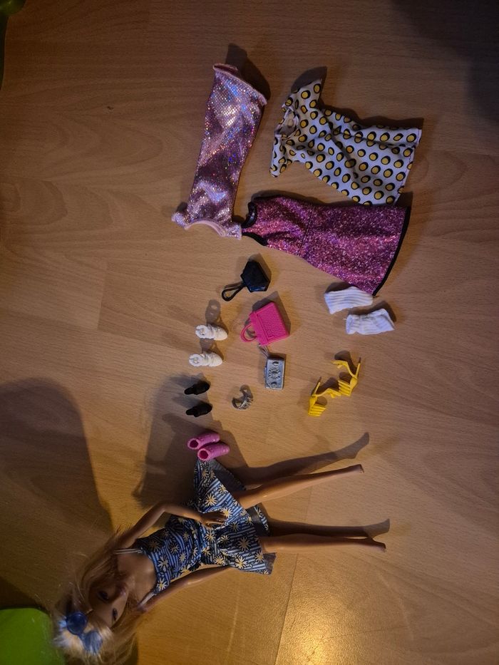 Barbie et accessoires de mode - photo numéro 3