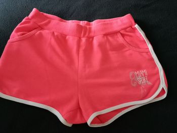 Short fille