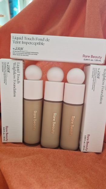 Rare Beauty lot de 3 pièces  touch fond de teint imperceptible 230N 28ml neuf jamais utilisé jamais ouvert