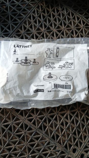 Pieds de meubles ikea 