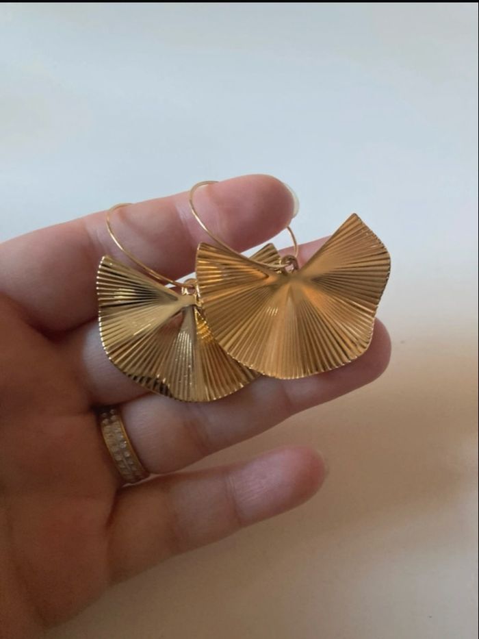 Boucles d’oreilles pendantes NEUVES pour femme 🌙 forme demi-lune couleur doré - photo numéro 5