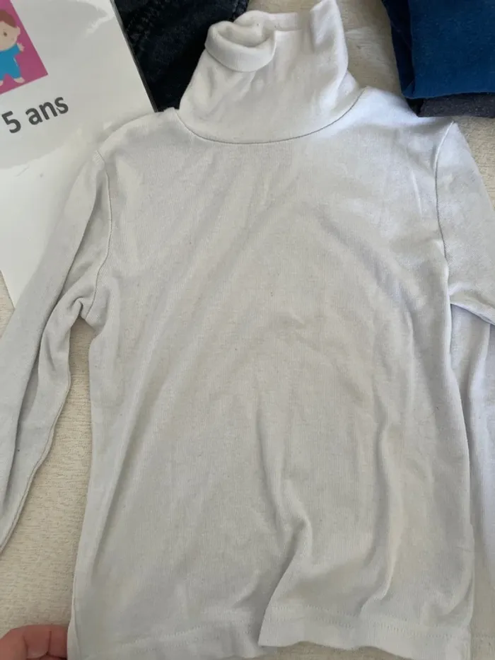 Lot de trois col roulé, cinq ans - photo numéro 4