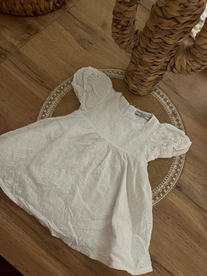 Robe à broderie - photo numéro 2