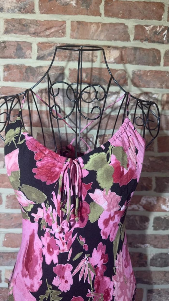 Robe noire à fleurs roses asymétrique - photo numéro 2