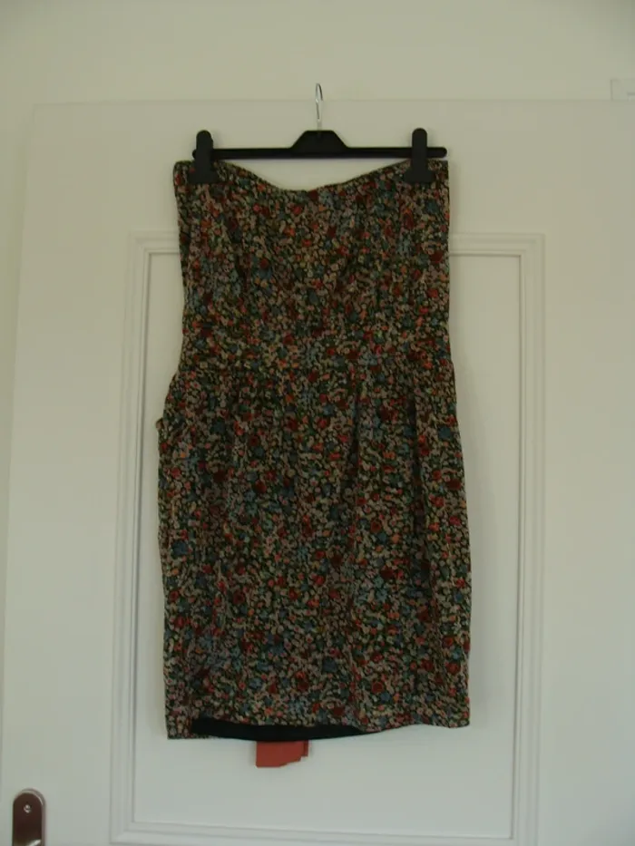 Robe sans bretelles - photo numéro 2
