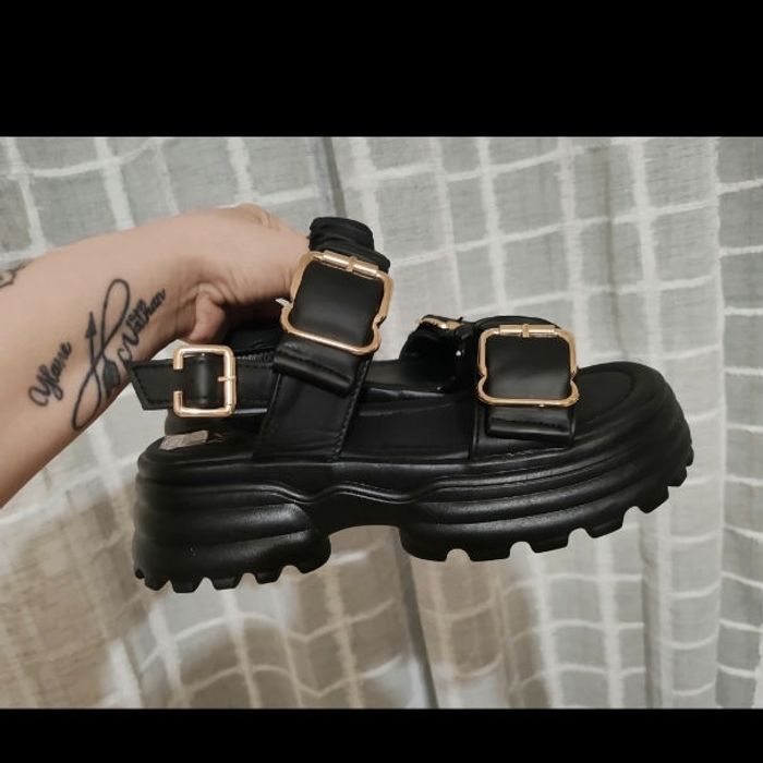 Petite sandales
