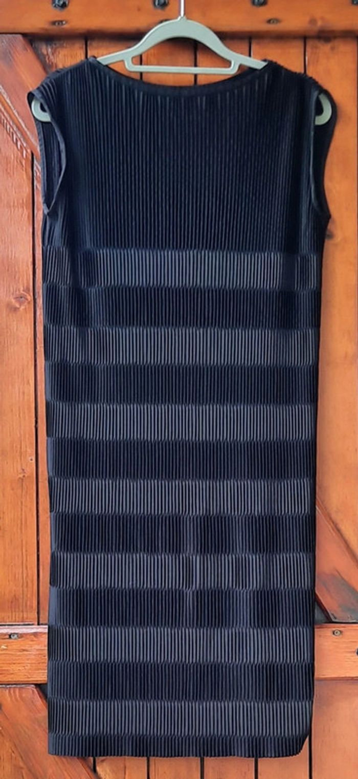 Robe droite noire, taille 40 - photo numéro 2