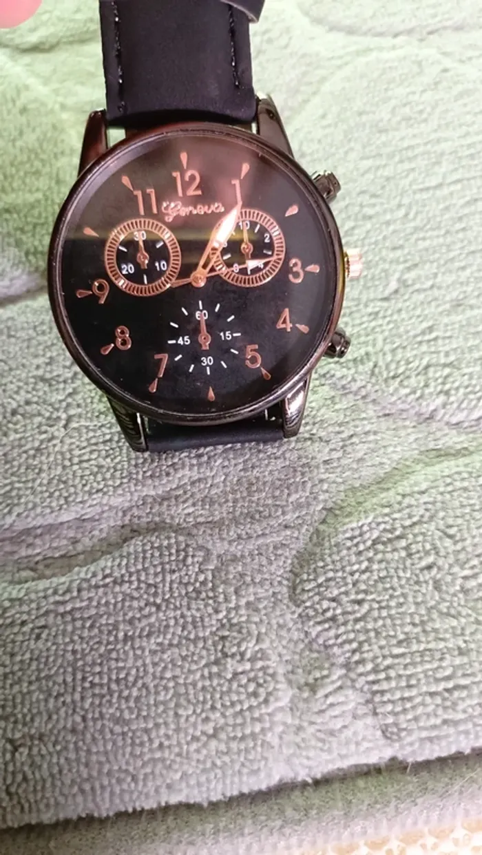 Montre homme noir et doré neuve - photo numéro 5