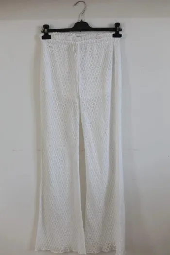 C56 pantalon blanc bershka XS