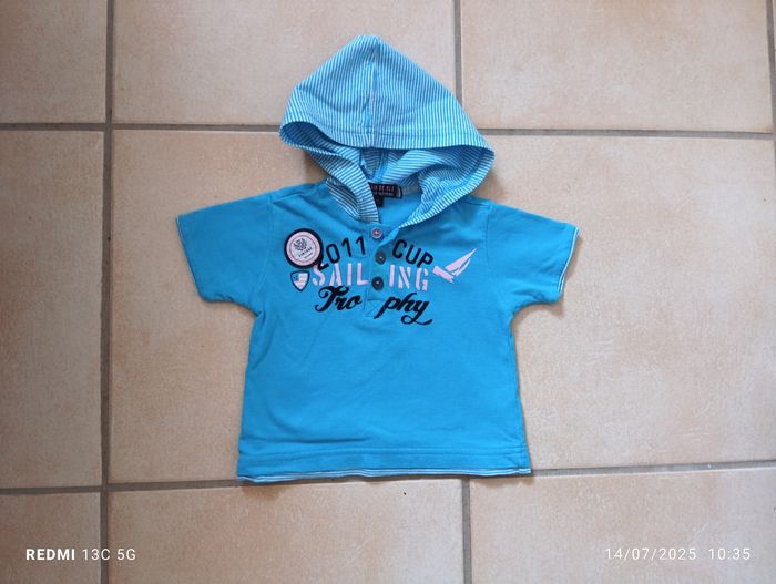 T-shirt à capuche taille 6 mois