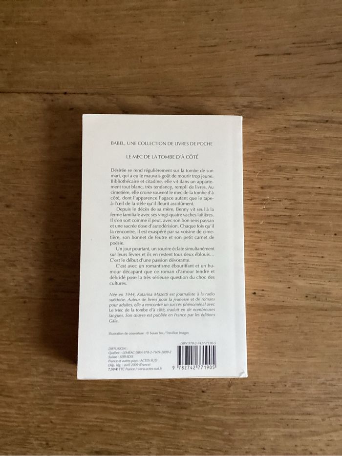 Livre « le mec de la tombe d’à côté » Katarina Mazetti - photo numéro 2