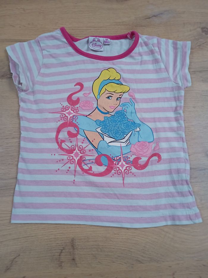 T-shirt Disney 4 ans 104cm