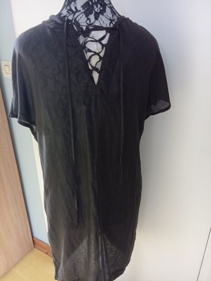 Jolie robe tunique décos perles légèrement transparente indiqué S peut aller à un 38 Coton/soie - photo numéro 5