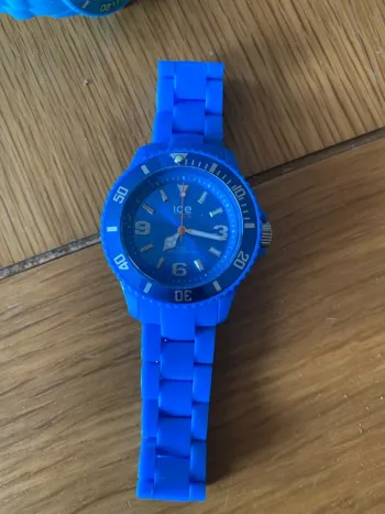 Montre bleu ice-Watch