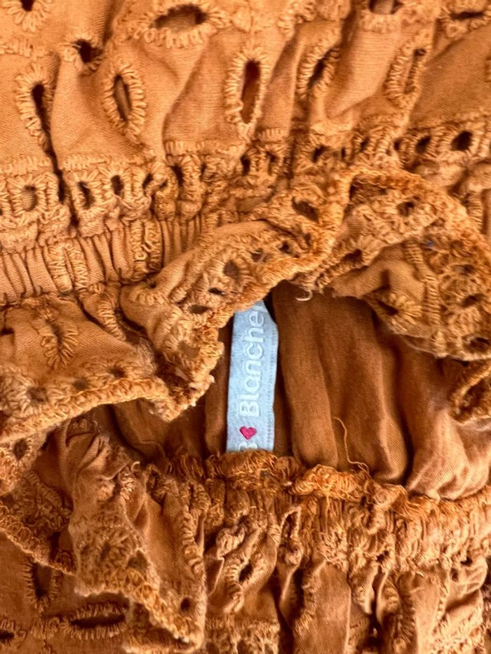 Robe épaules dénudées été camel en broderie taille L 40 blanche porte - photo numéro 6