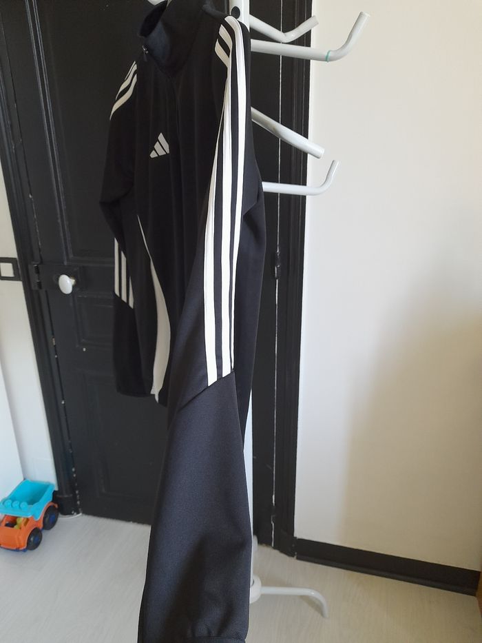 Haut Adidas taille S - photo numéro 4