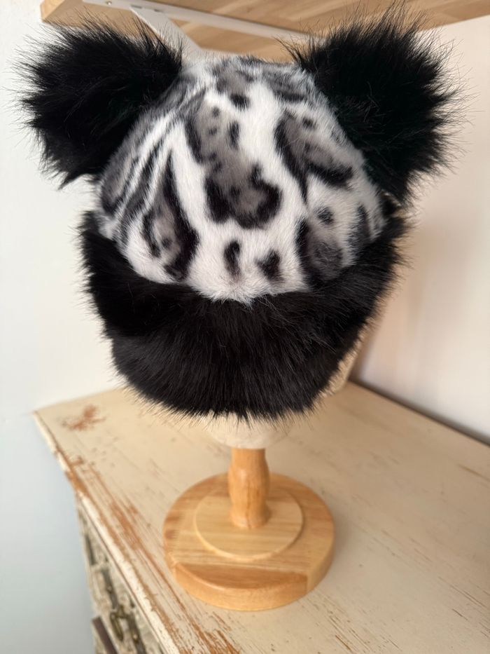 Chapeau imitation fourrure noir et blanc motif léopard – Neuf 🖤❄️ - photo numéro 2