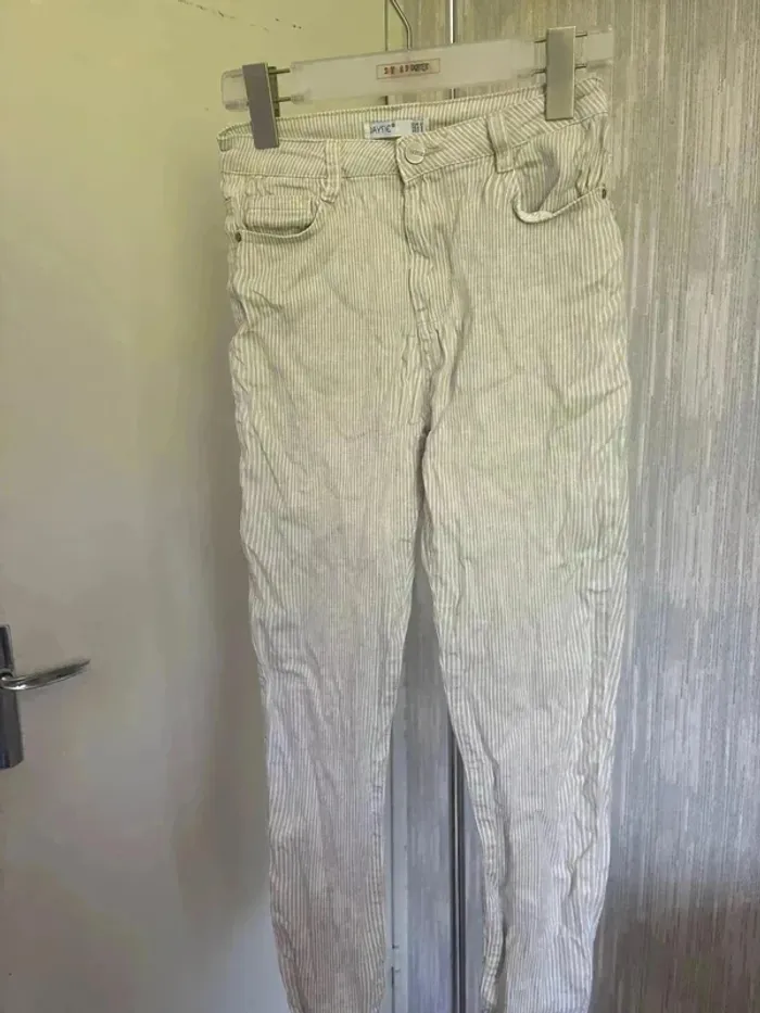 Pantalon chinos taille 36 marque daysie •