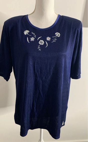 Blouse côtelée broderies bleu marine T44