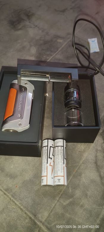 Vapoteuse électrique avec 2 pile