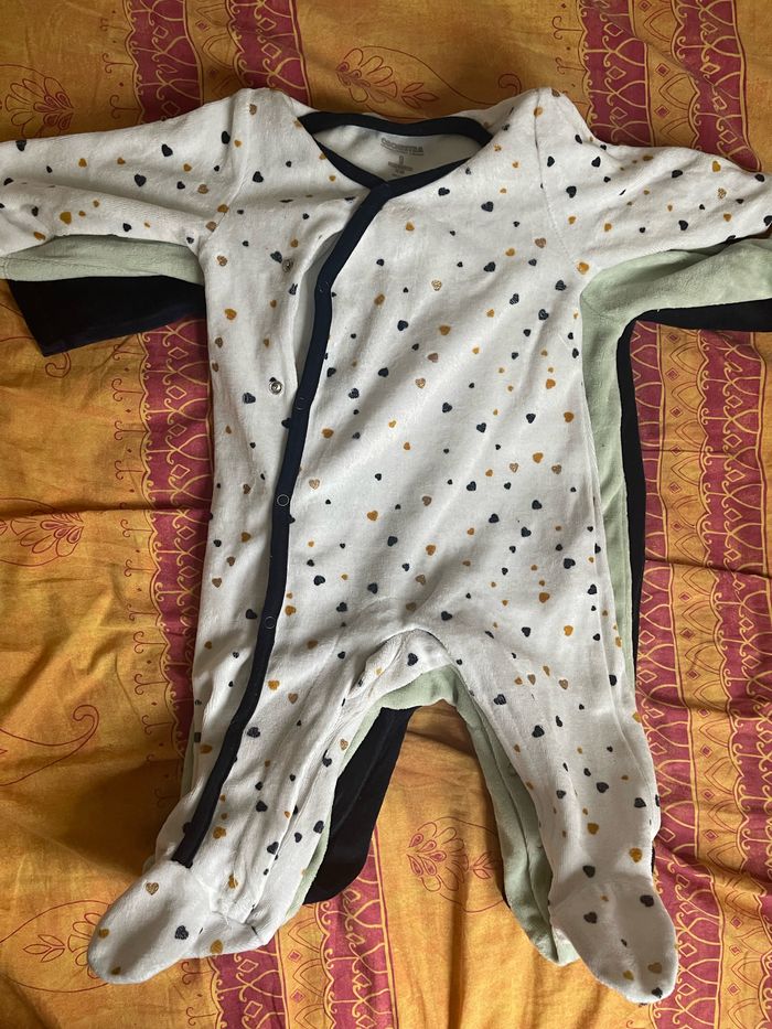 Lot de pyjamas 9 mois TBE - photo numéro 3