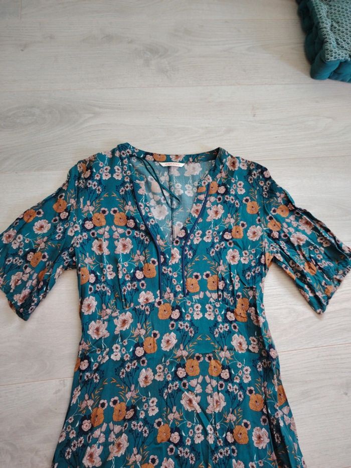 Robe courte fleurie. Taille 36. - photo numéro 2