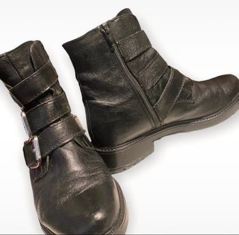 Bottines en cuir noir