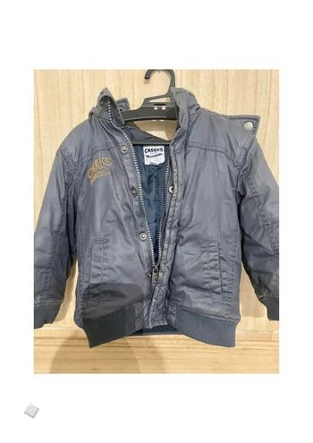 Blouson, veste épaisse avec capuche taille 24 mois