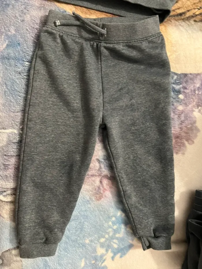 Ensemble jogging taille 24-36 mois - photo numéro 2