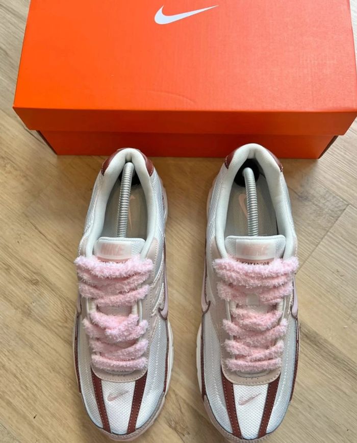 Nike Initiator Rose Blanc 50 Fluffy - photo numéro 3