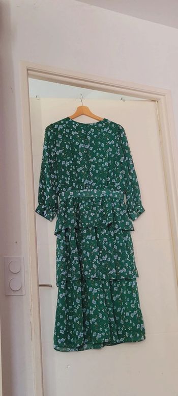 Superbe robe neuve Only taille 38 verte fleurie à volants et voilage
