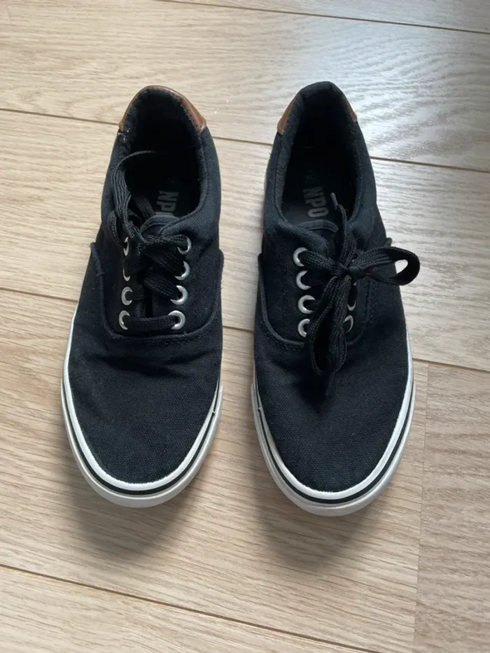 Chaussures noires type vans