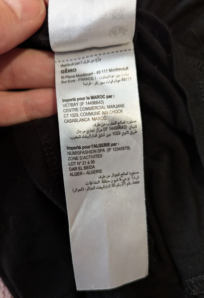 Joli haut avec une bretelle froufrous Gémo Taille 40 noir très bon état - photo numéro 4