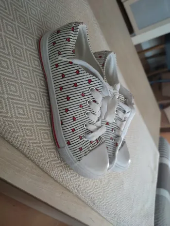Baskets toile rayé coeur rouge 36