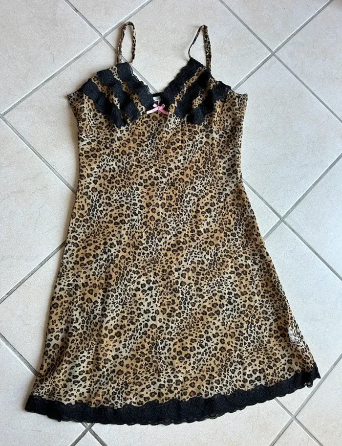 Nuisette à imprimé léopard avec dentelle noire