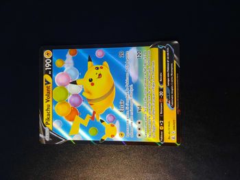 Carte Pokémon Pikachu Volant V 006/025 EB7.5 Célébrations 25 ans, épée et bouclier fr