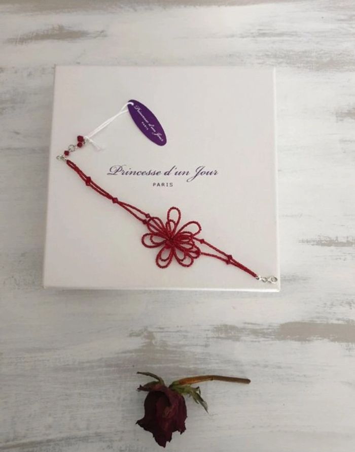 Bracelet perles Swarovski bordeaux pour mariage ou soirée (modèle camélia) neuf sans étiquette