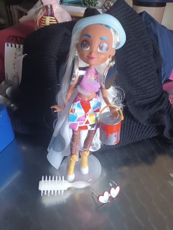 Grande poupée hairdorables artiste