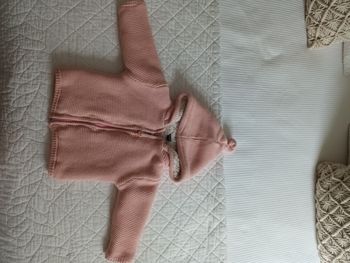 Veste gilet à capuche en maille rose 12 mois