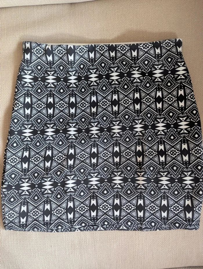 Jupe motif ethniques neuve - photo numéro 2