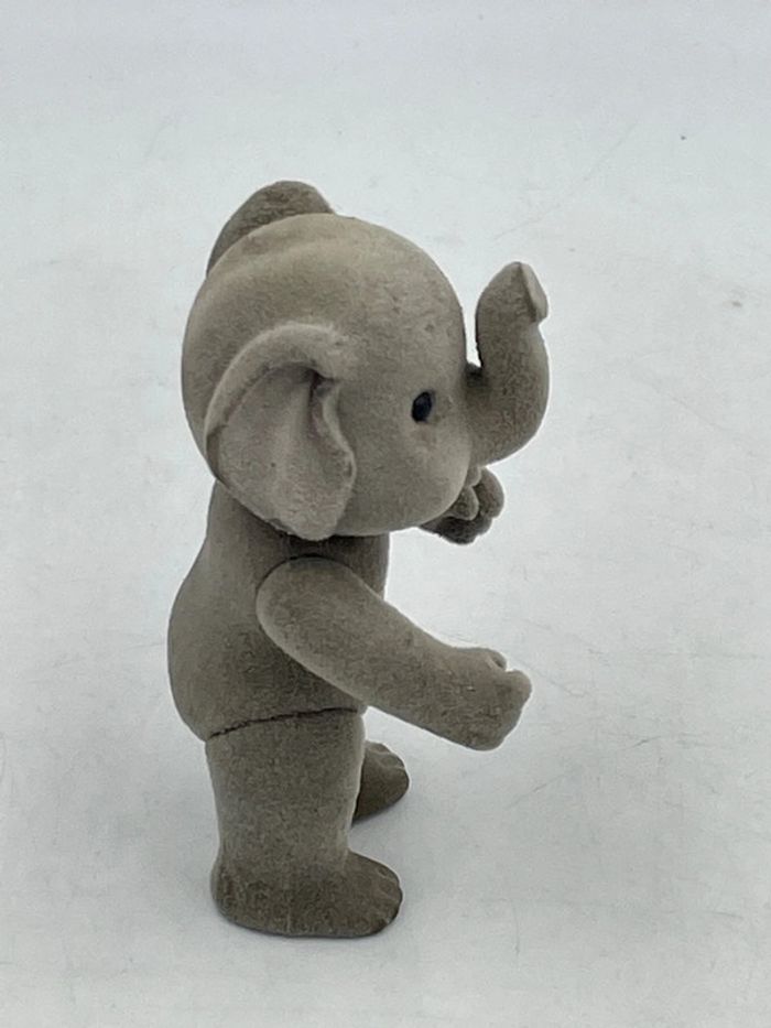Figurine Sylvanian Families vintage Éléphant Epoch d’enfance 9 cm - photo numéro 4