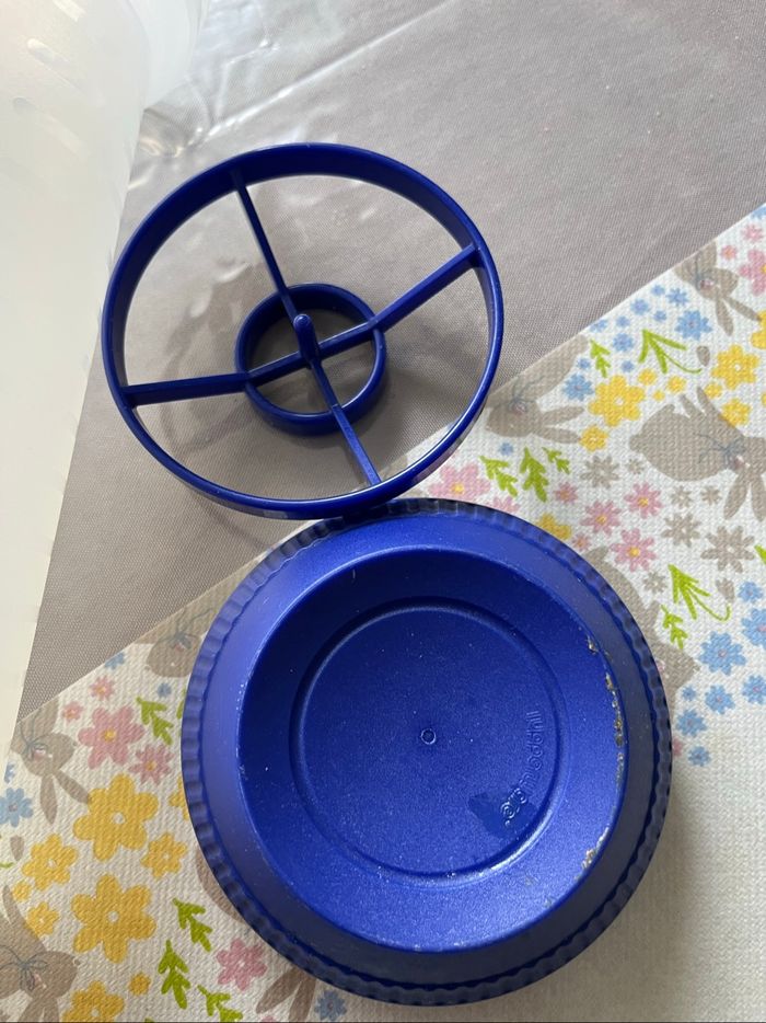 Shaker Tupperware
