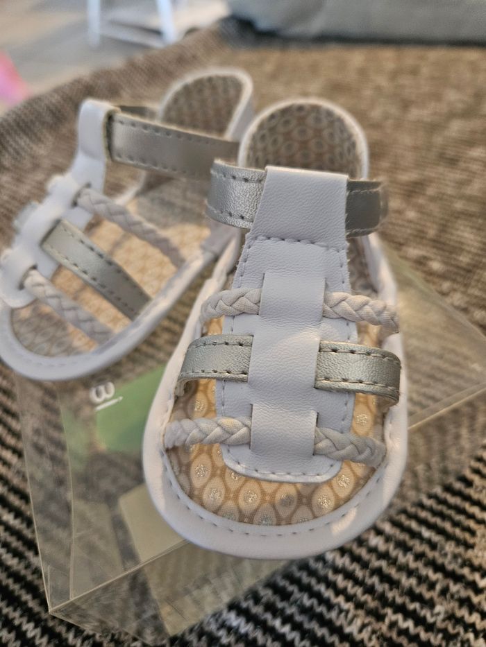 Sandales bébé neuf - photo numéro 2