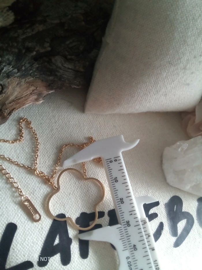 Collier porte bonheur trèfle à 4 feuilles et pierres du soleil - photo numéro 2