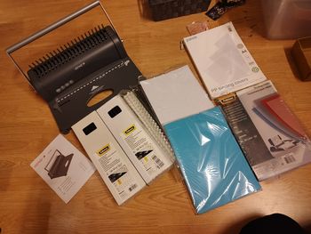 Lot reliure – Relieuse  Genie CB 850 + fournitures (A4)