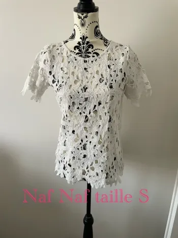 Top dentelle blanc Naf Naf taille S – effet crochet, chic et féminin