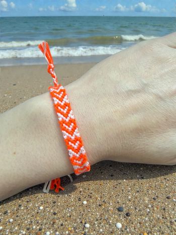 Bracelet coeur orange fluo  bresilien fait main 