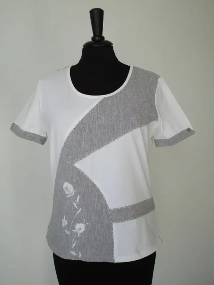 T-shirt blanc/gris Aura 38 TBE - photo numéro 2