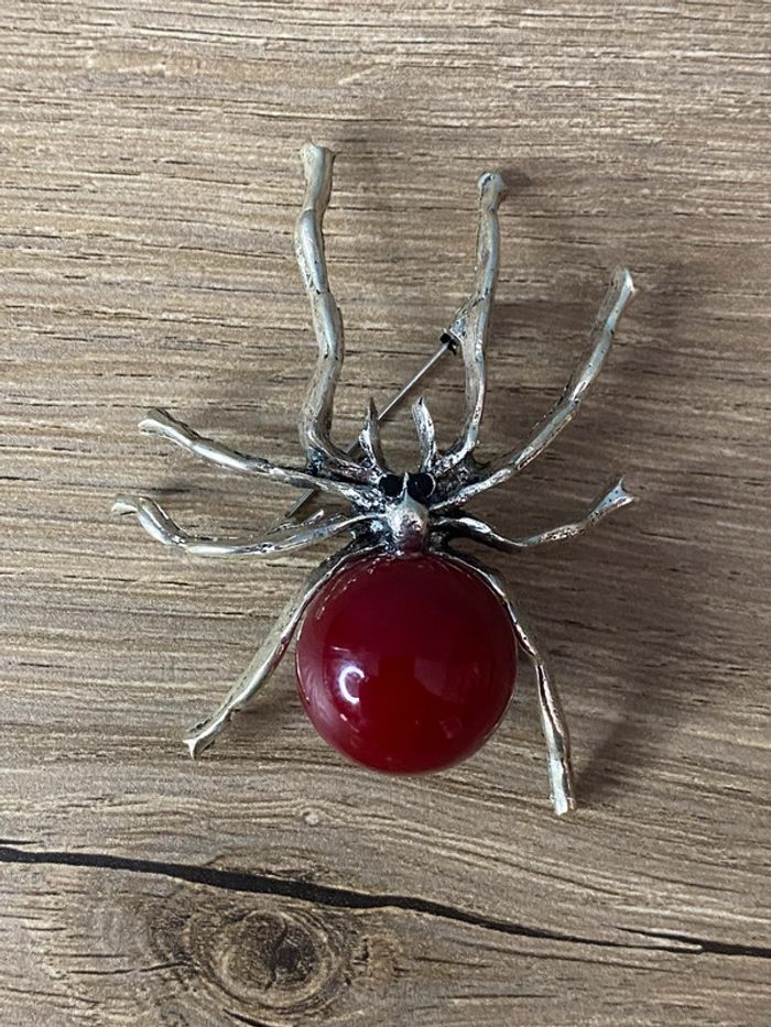 Broche araignée tendances