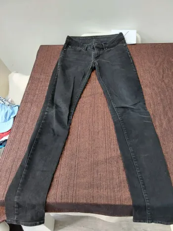 Jean Levi’s gris noir